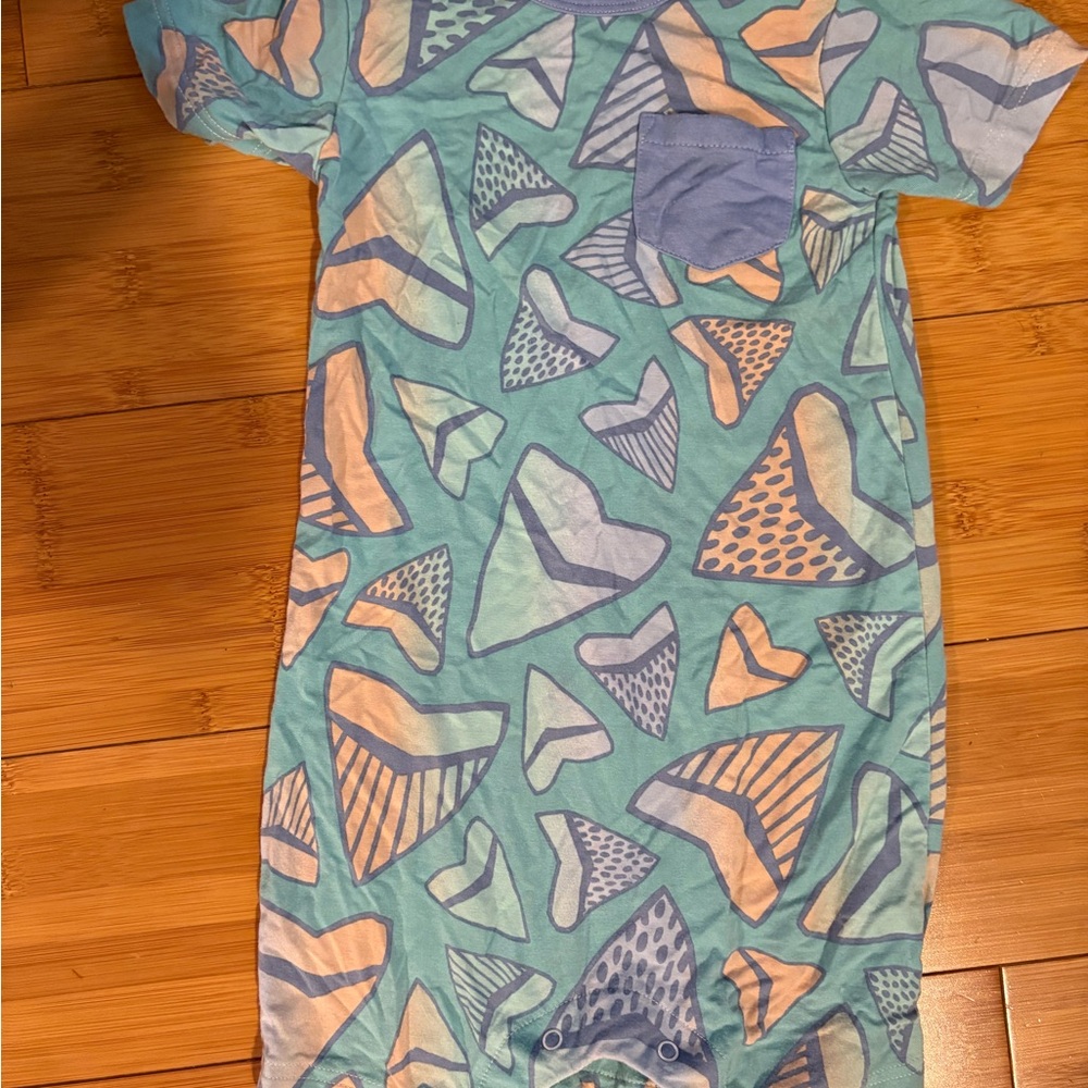 Coco moon shark tooth